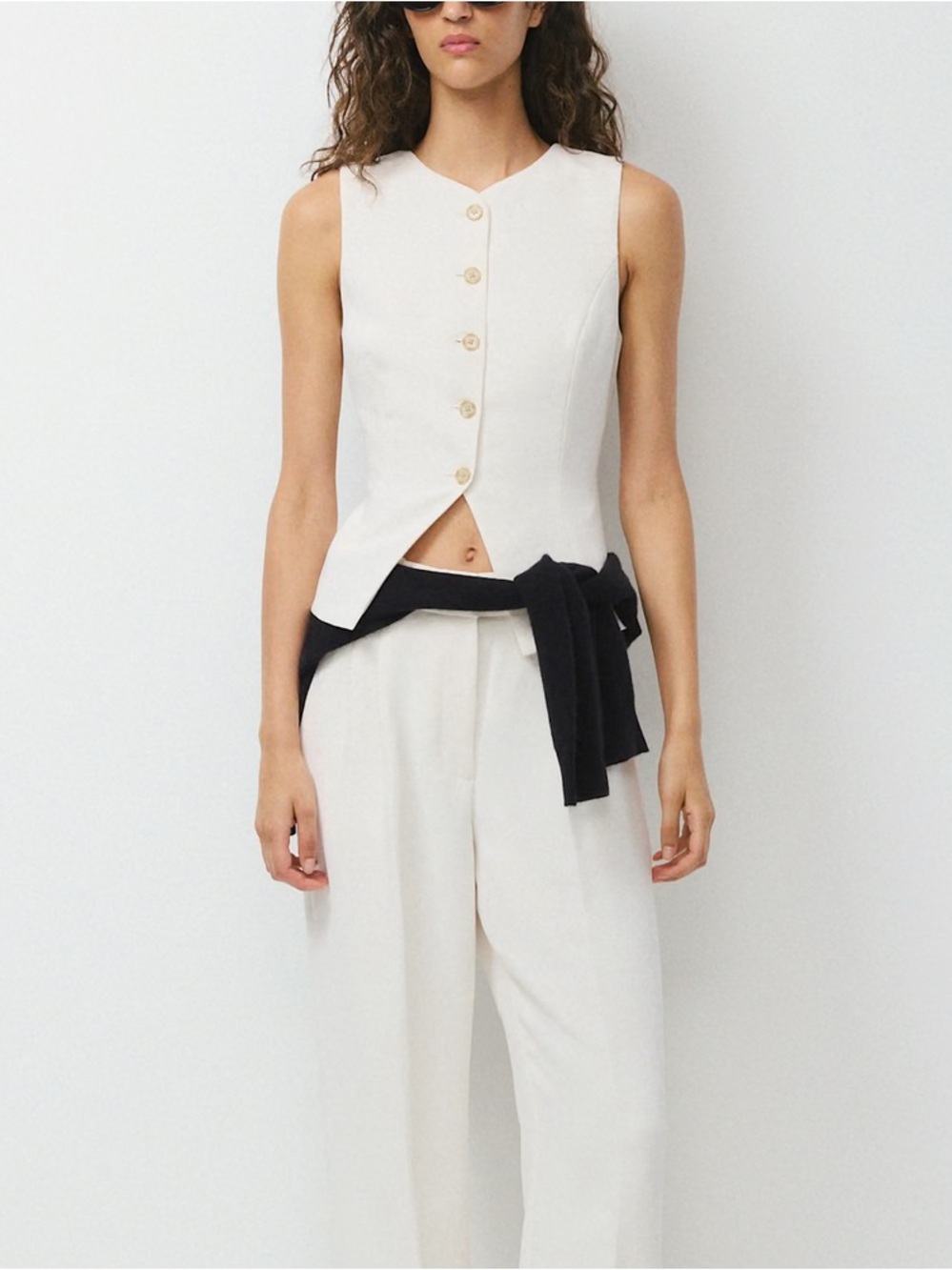 Aritzia Wilfred Regal Vest in Light Birch Size 0 Crepe Material Button Up